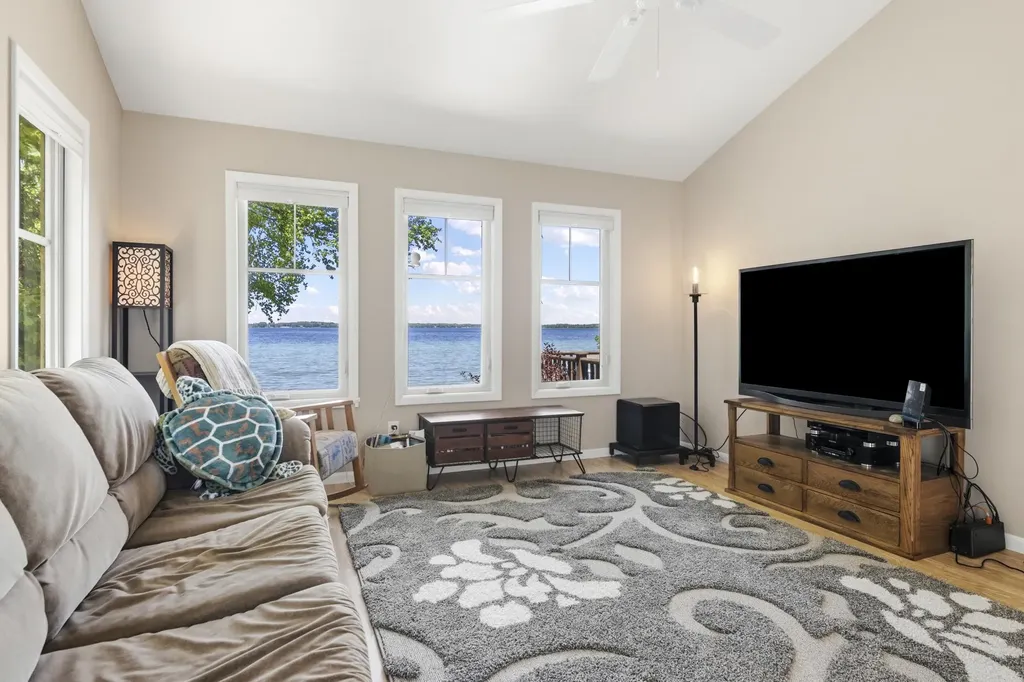 10120 E Elk Lake Drive Milton Township MI 49676