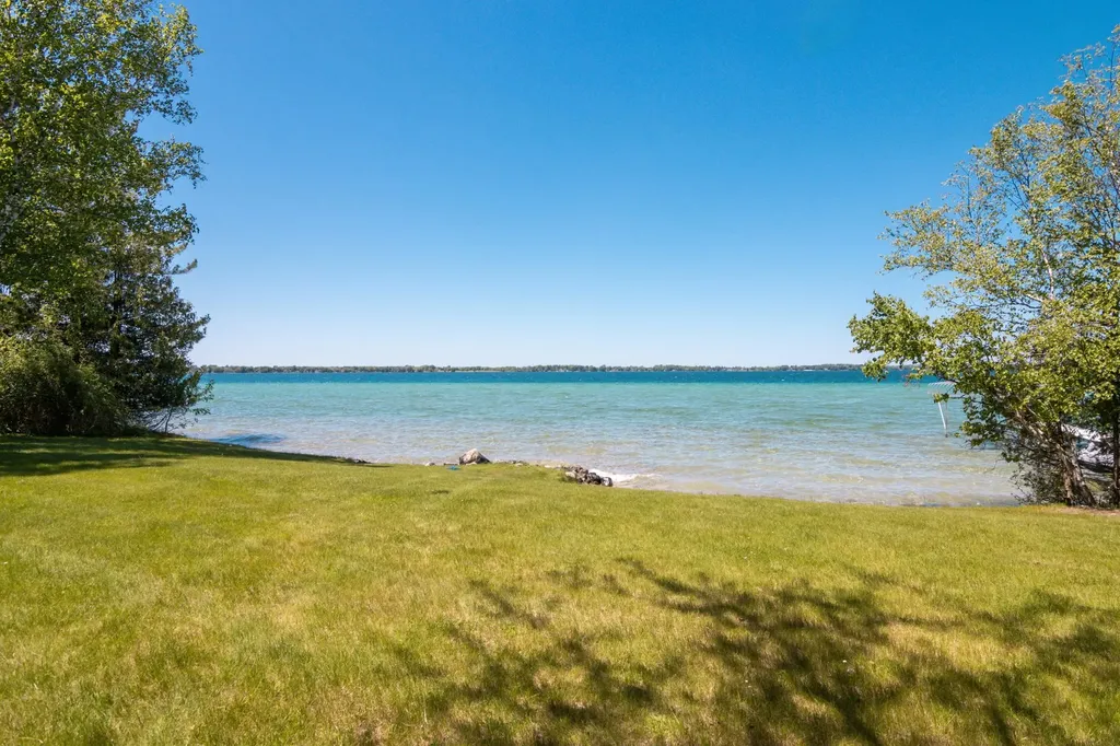 10120 E Elk Lake Drive Milton Township MI 49676