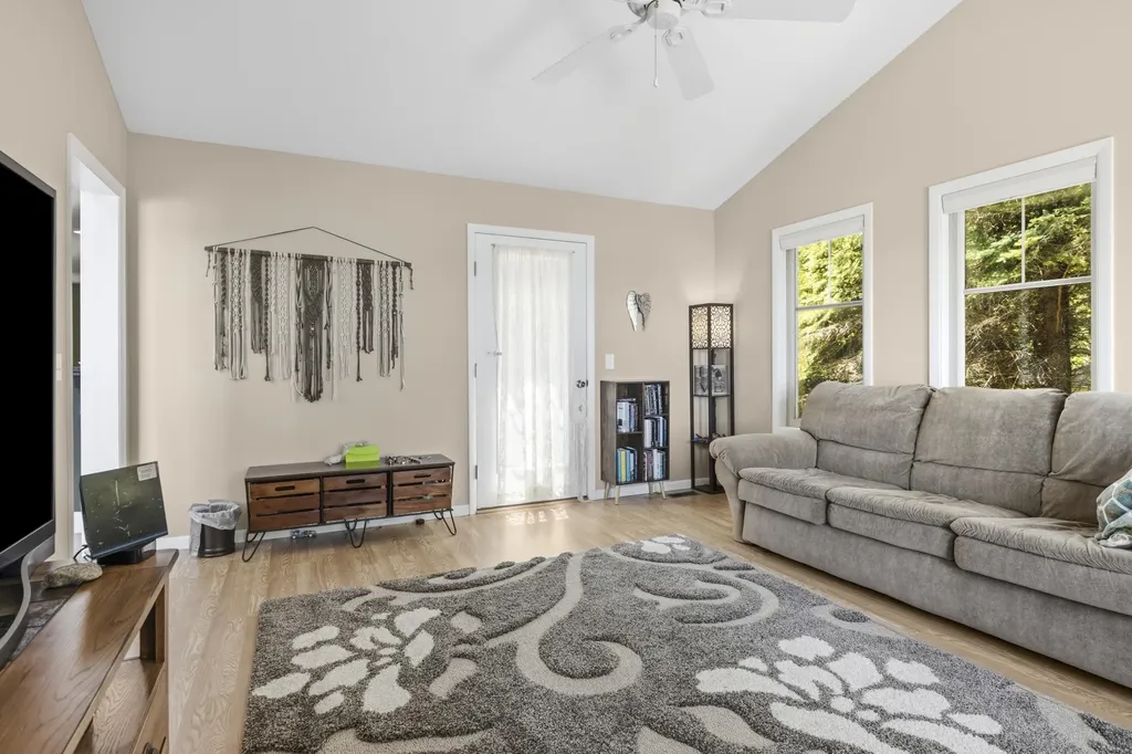 10120 E Elk Lake Drive Milton Township MI 49676