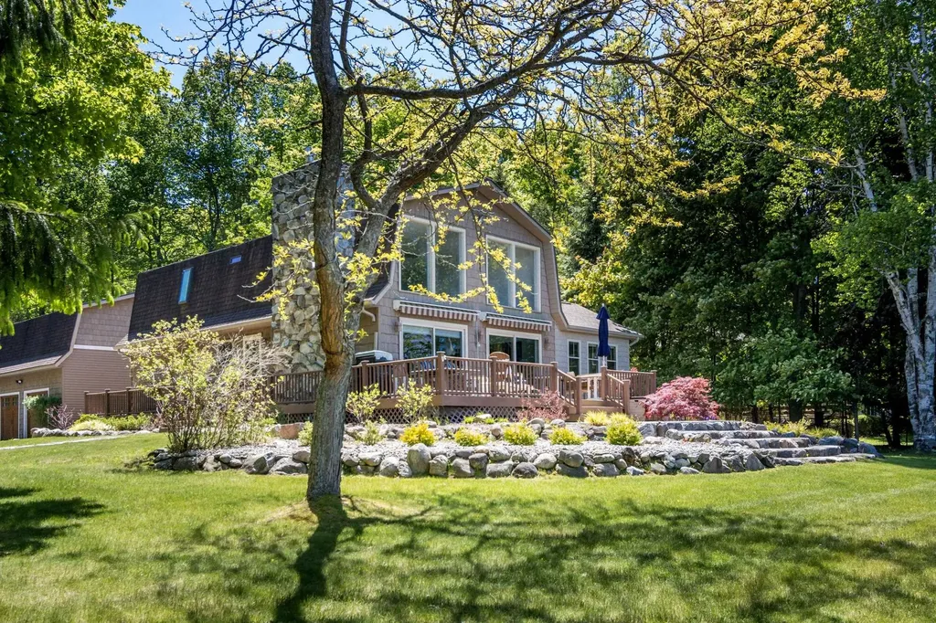 10120 E Elk Lake Drive Milton Township MI 49676