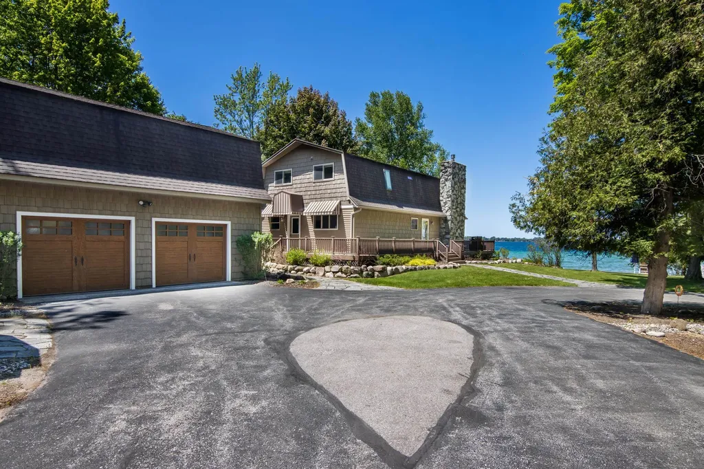 10120 E Elk Lake Drive Milton Township MI 49676