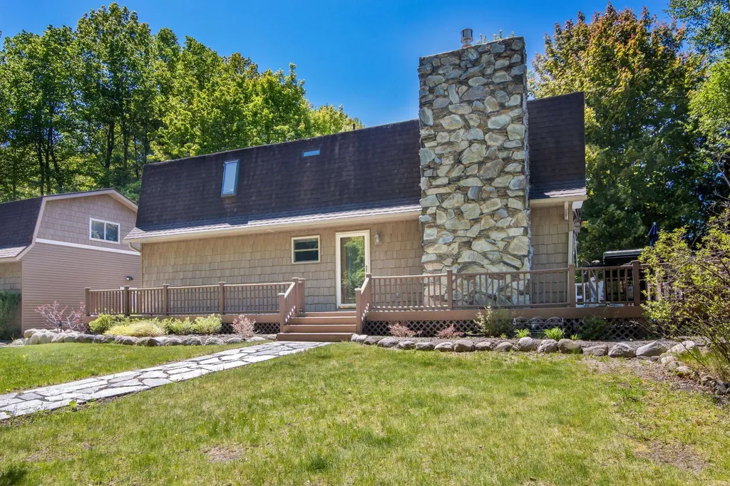 10120 E Elk Lake Drive Milton Township MI 49676