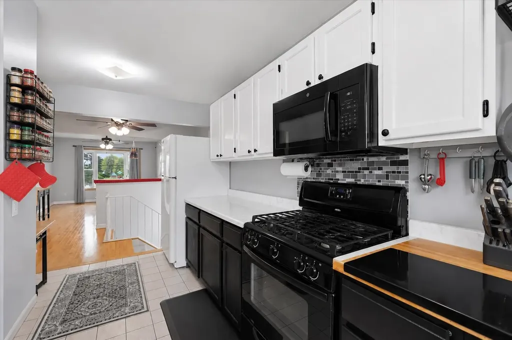 2561 Binghamton Oakland Charter Township MI 48326