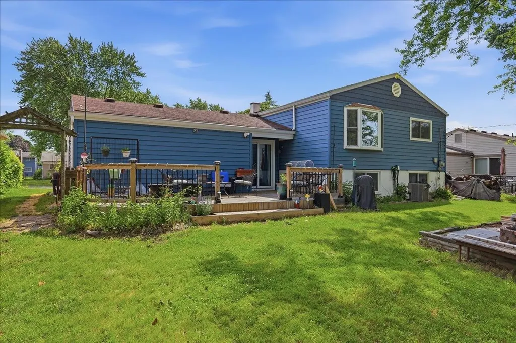 2561 Binghamton Oakland Charter Township MI 48326
