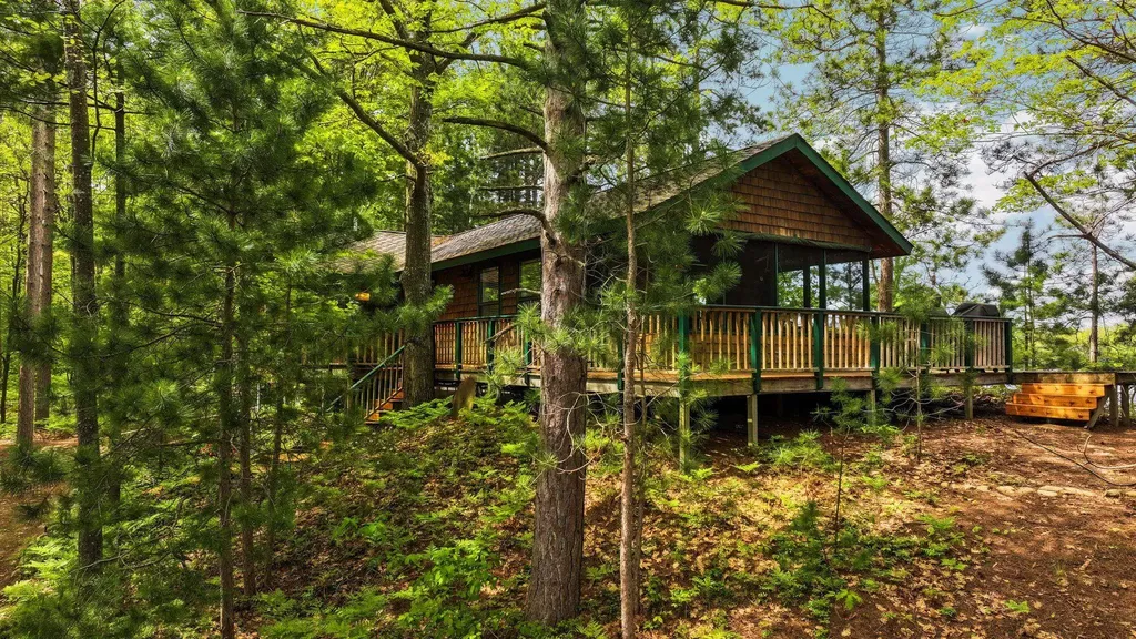 28525 Fox Pointe Trail Peaine Township MI 49782