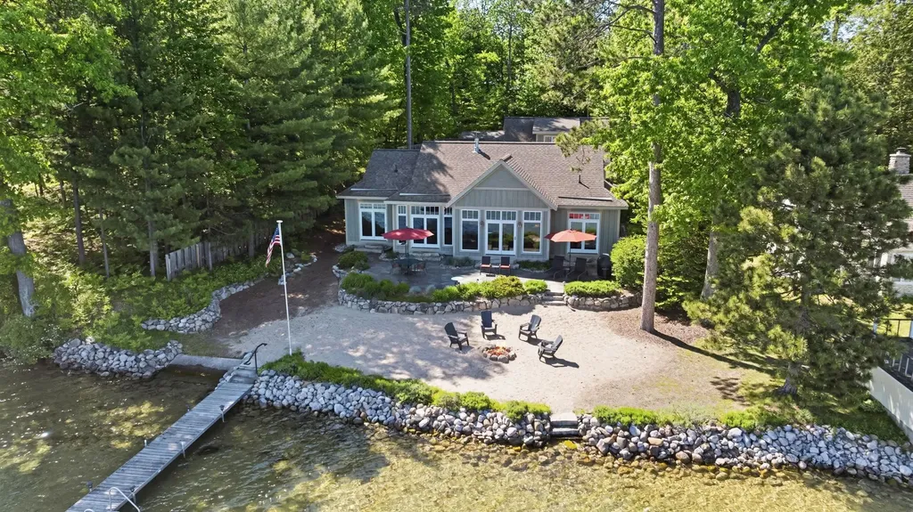 2704 Crescent Shores Drive Long Lake Township MI 49685