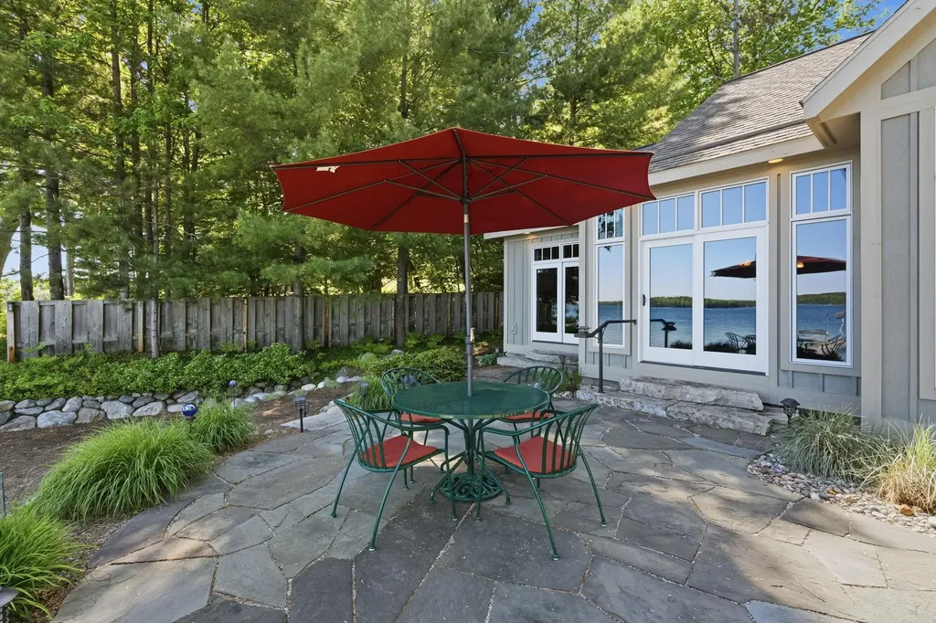 2704 Crescent Shores Drive Long Lake Township MI 49685