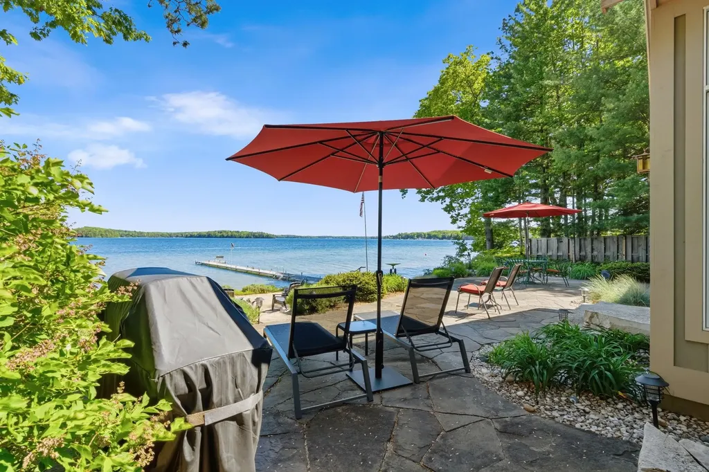 2704 Crescent Shores Drive Long Lake Township MI 49685