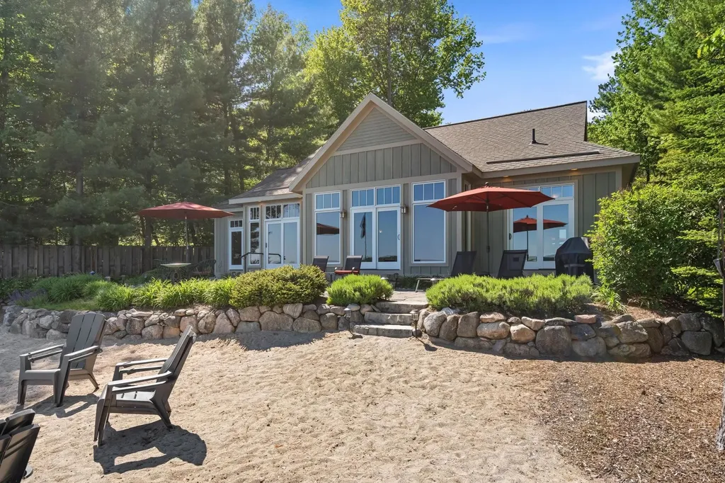 2704 Crescent Shores Drive Long Lake Township MI 49685