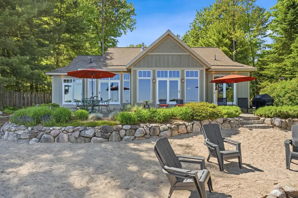 2704 Crescent Shores Drive Long Lake Township MI 49685