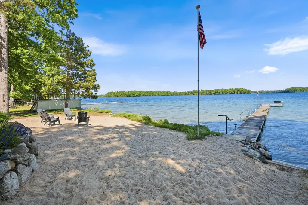 2704 Crescent Shores Drive Long Lake Township MI 49685