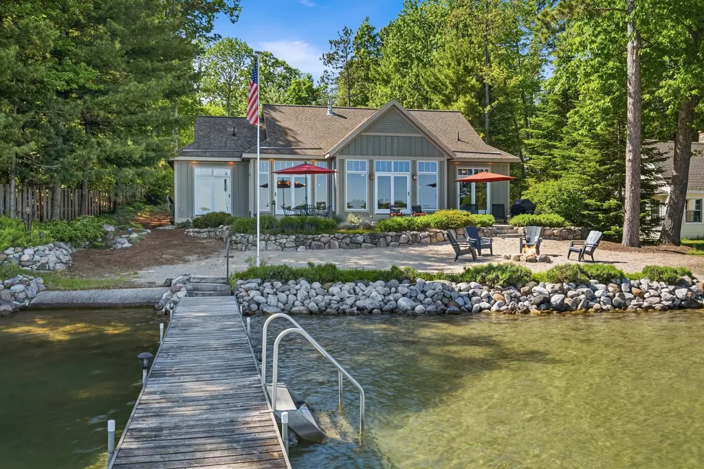 2704 Crescent Shores Drive Long Lake Township MI 49685