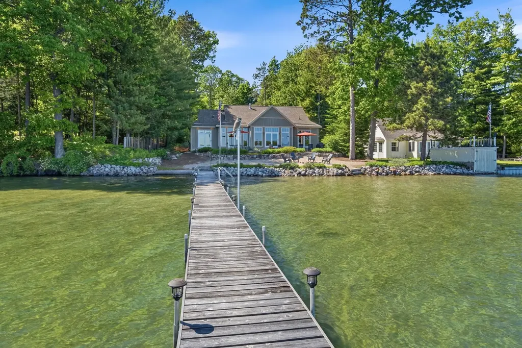 2704 Crescent Shores Drive Long Lake Township MI 49685