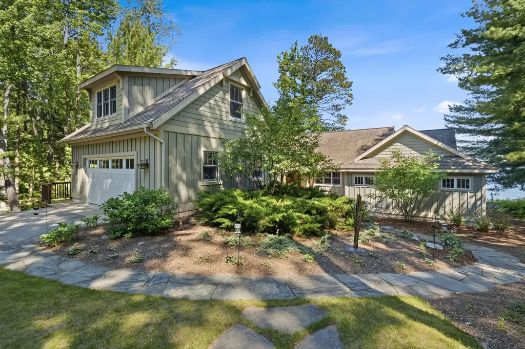 2704 Crescent Shores Drive Long Lake Township MI 49685