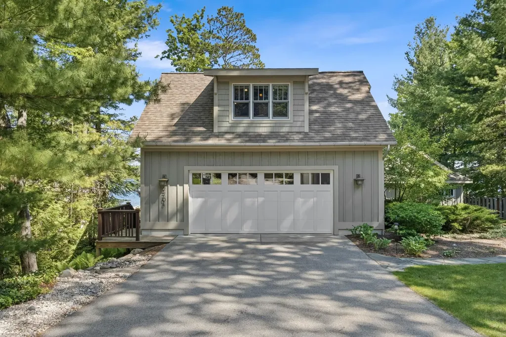 2704 Crescent Shores Drive Long Lake Township MI 49685