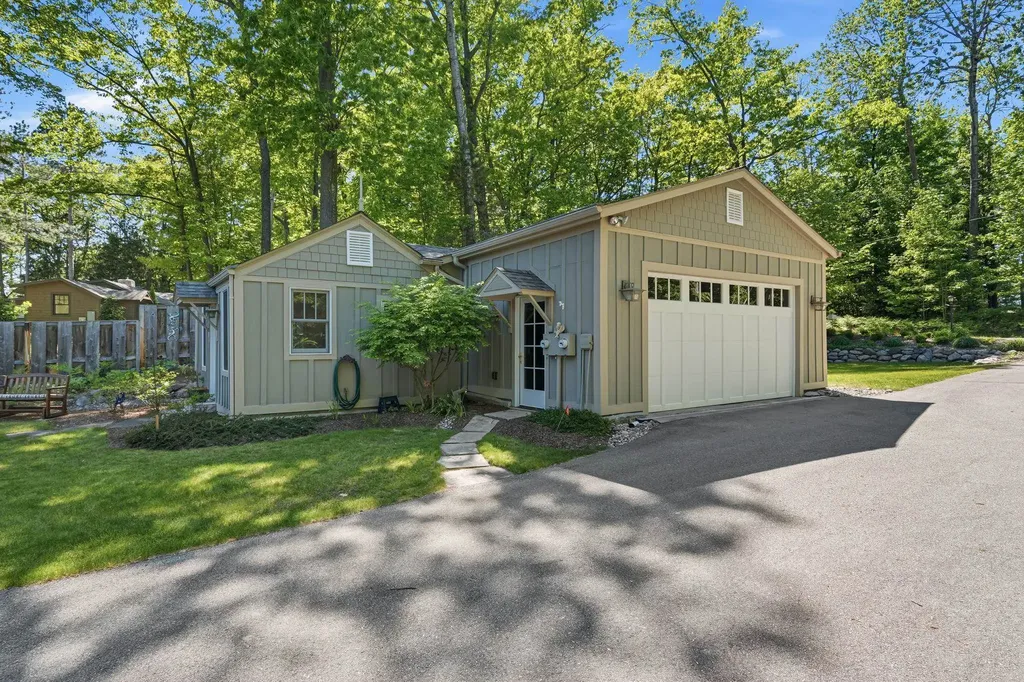 2704 Crescent Shores Drive Long Lake Township MI 49685