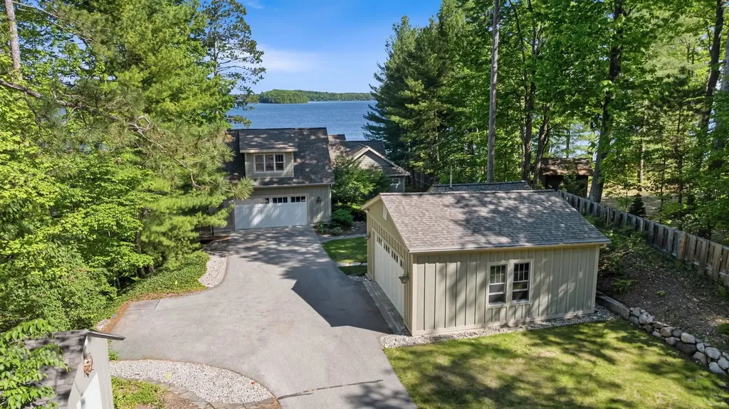 2704 Crescent Shores Drive Long Lake Township MI 49685