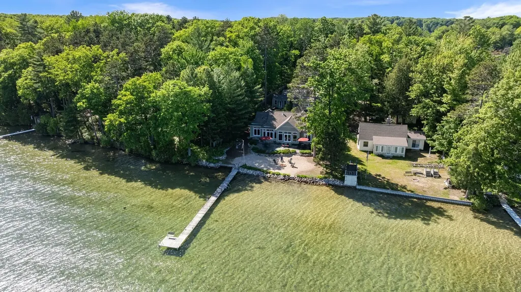 2704 Crescent Shores Drive Long Lake Township MI 49685