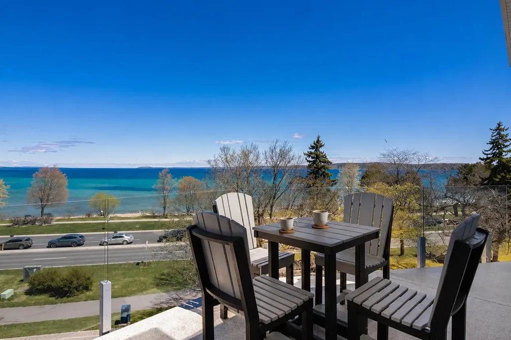 539 Bay Street Traverse City City MI 49684