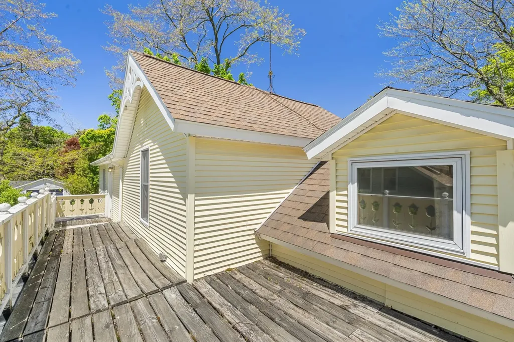 203 S Main Street Leland Township MI 49654