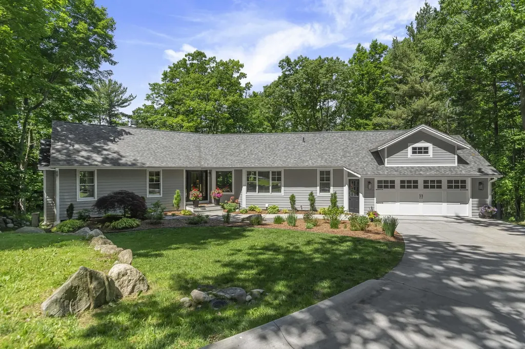 7059 Leorie Drive Peninsula Township MI 49686
