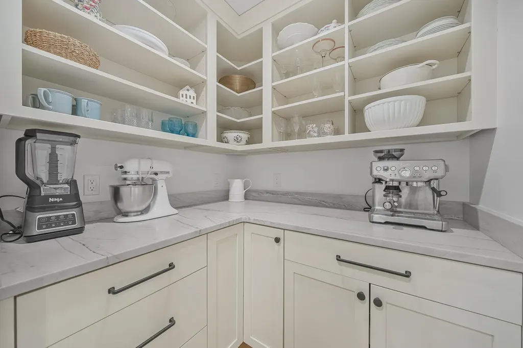 7059 Leorie Drive Peninsula Township MI 49686