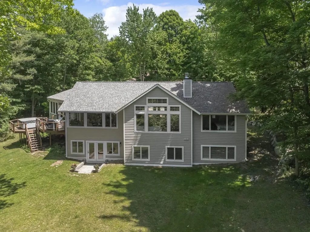 7059 Leorie Drive Peninsula Township MI 49686