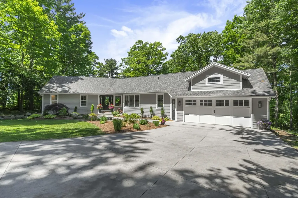 7059 Leorie Drive Peninsula Township MI 49686