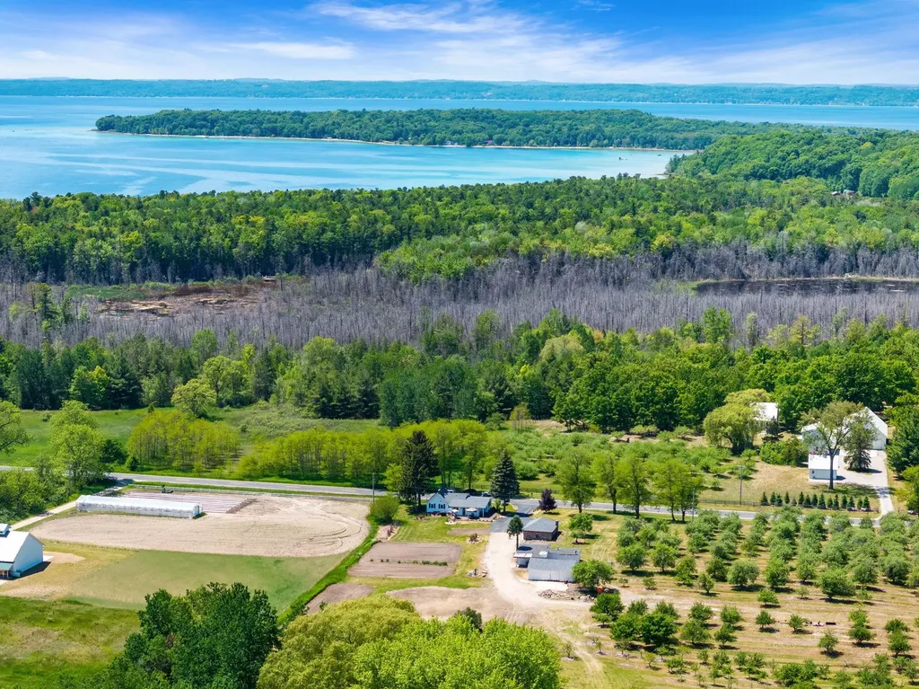 14792 Peninsula Drive Peninsula Township MI 49686