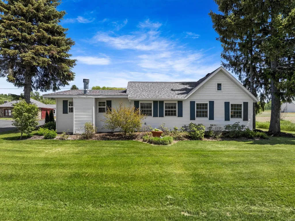 14792 Peninsula Drive Peninsula Township MI 49686