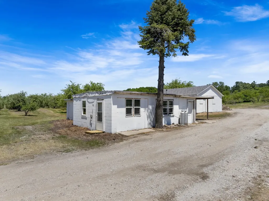 14792 Peninsula Drive Peninsula Township MI 49686