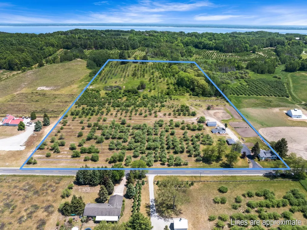 14792 Peninsula Drive Peninsula Township MI 49686