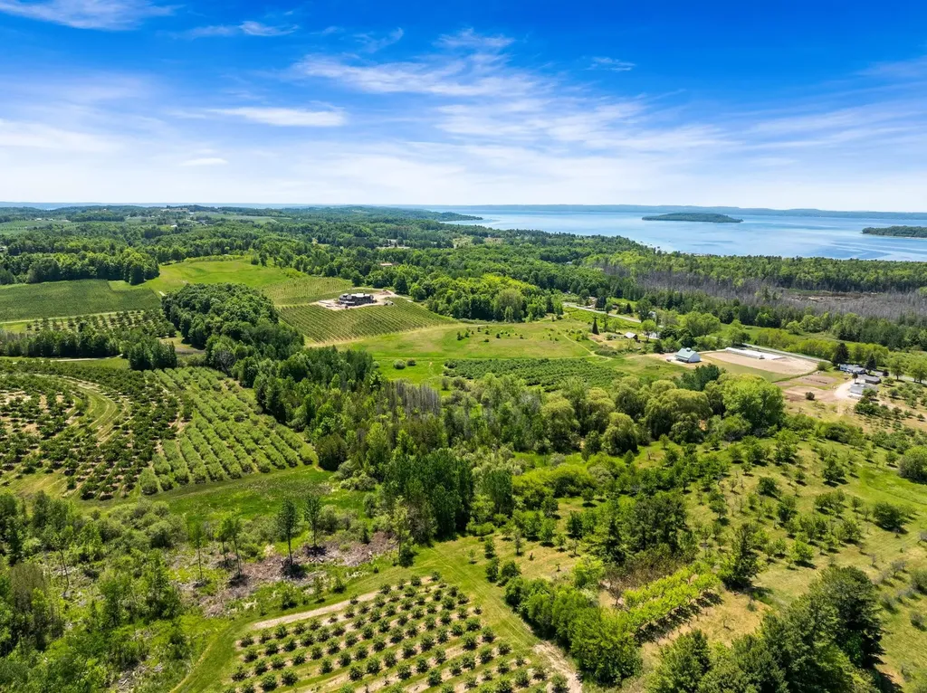 14792 Peninsula Drive Peninsula Township MI 49686