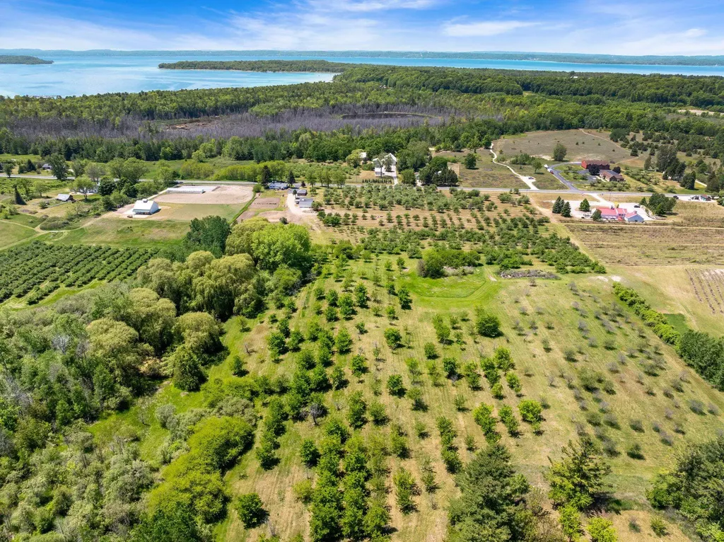 14792 Peninsula Drive Peninsula Township MI 49686