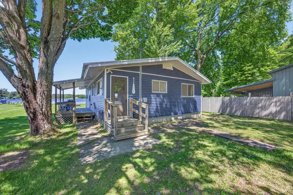 2864 Pleasant Lake Shore Drive Selma Township MI 49601
