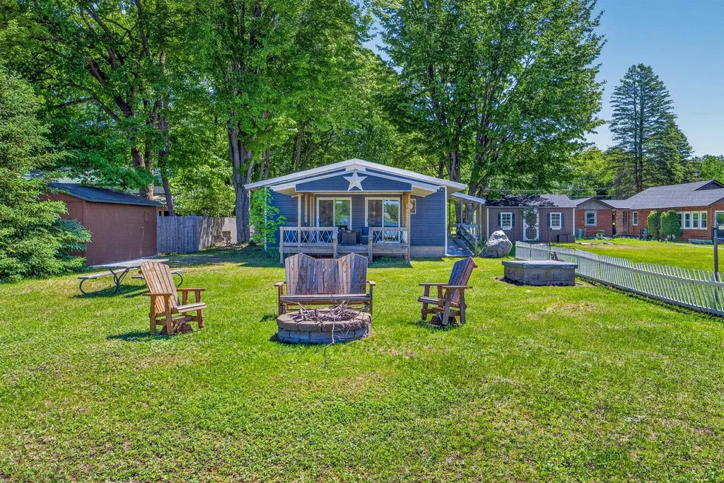 2864 Pleasant Lake Shore Drive Selma Township MI 49601