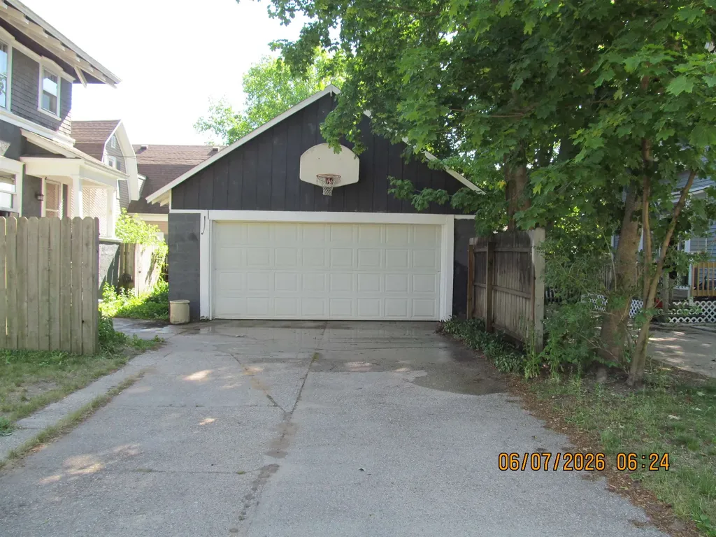 223 Howard Cadillac City MI 49601
