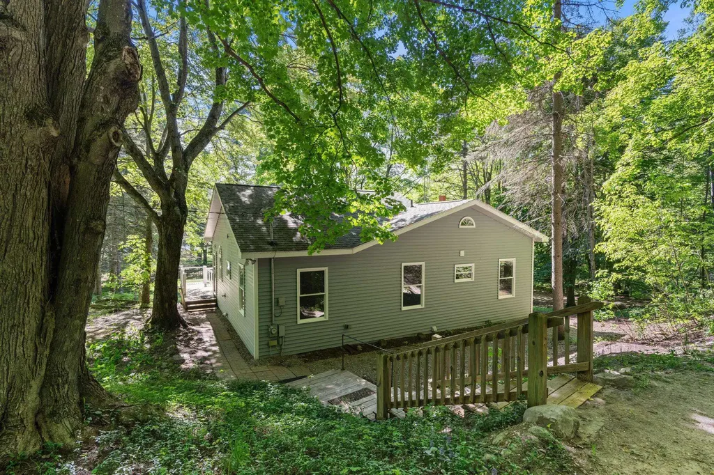 5252 Six Mile Lake Road South Arm Township MI 49729