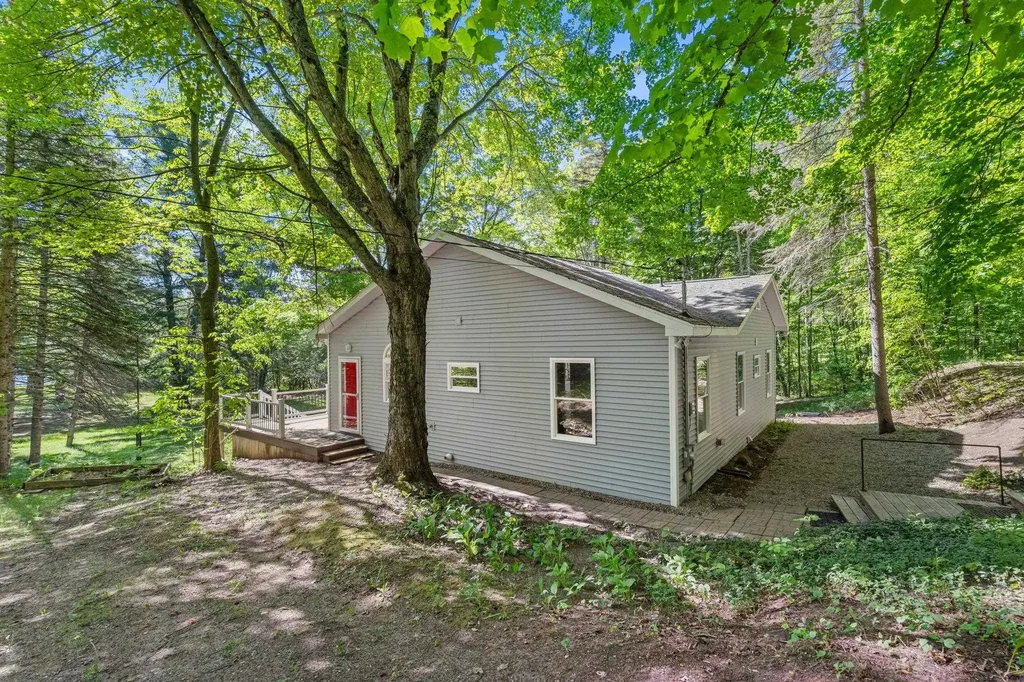 5252 Six Mile Lake Road South Arm Township MI 49729