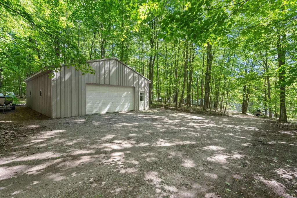 5252 Six Mile Lake Road South Arm Township MI 49729
