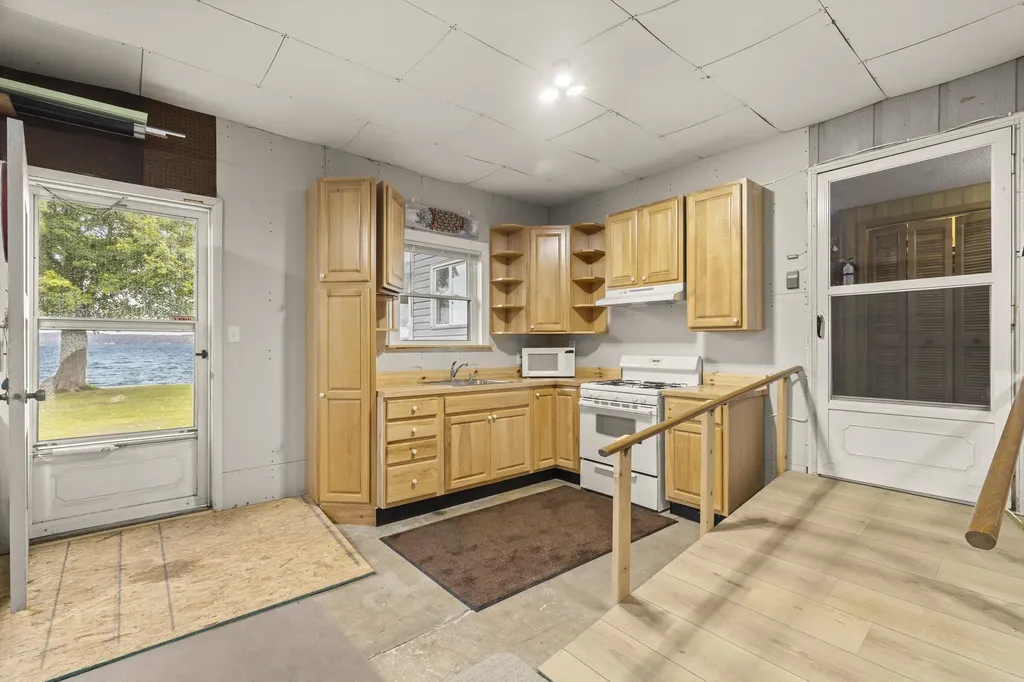 6910 Carter Road Benzonia Township MI 49617