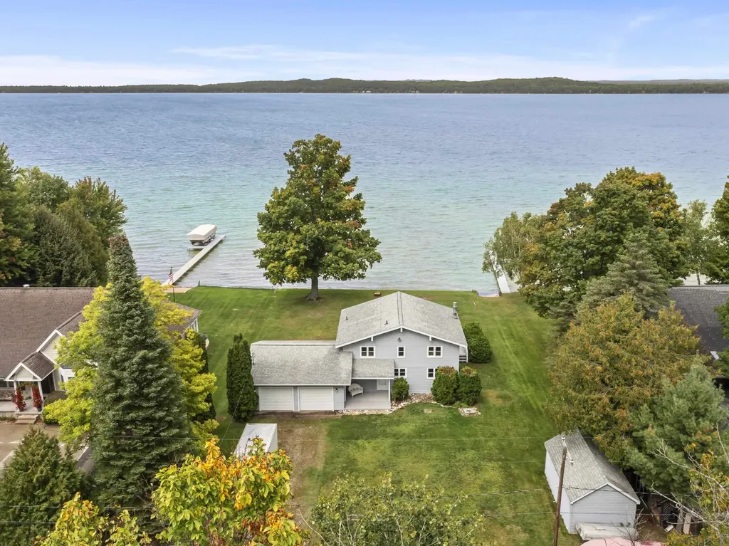 6910 Carter Road Benzonia Township MI 49617