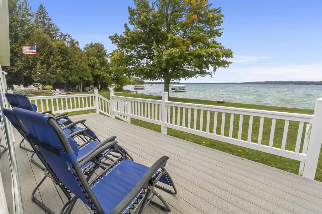 6910 Carter Road Benzonia Township MI 49617
