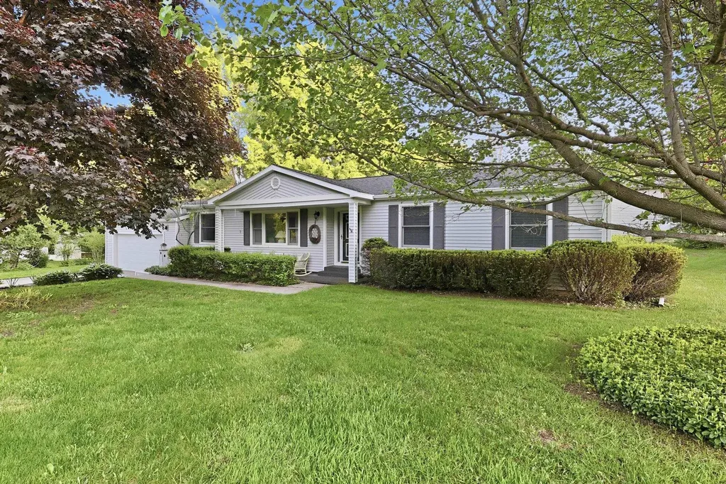 10062 E Claremont Drive Elmwood Charter Township MI 49684