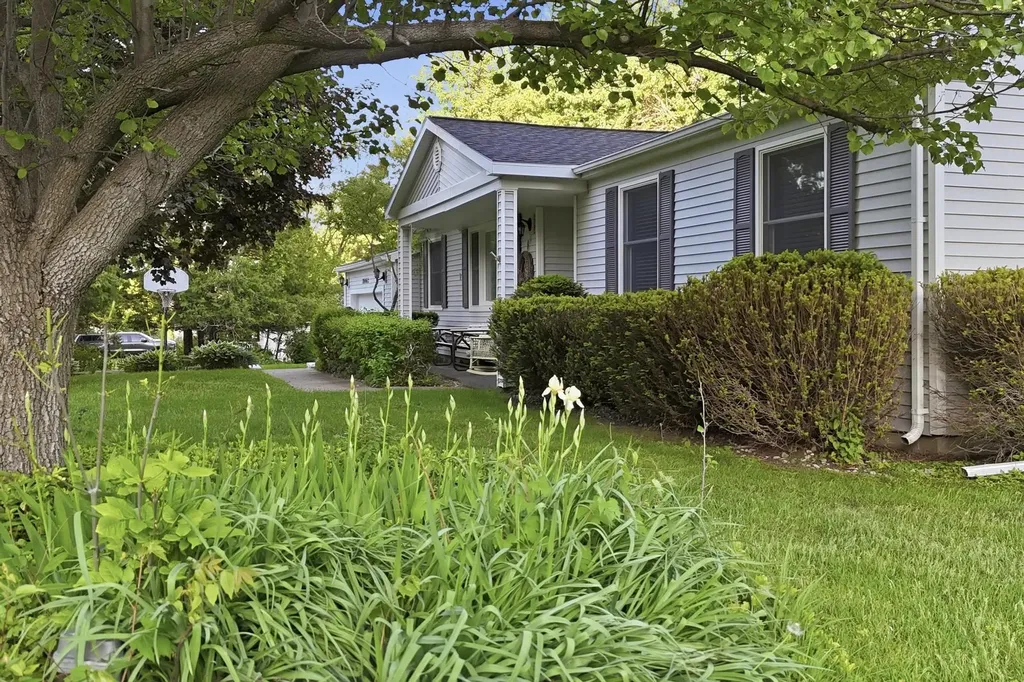 10062 E Claremont Drive Elmwood Charter Township MI 49684