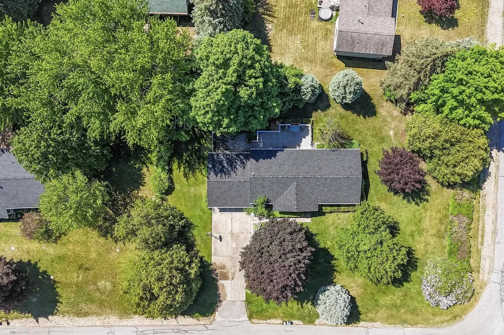 10062 E Claremont Drive Elmwood Charter Township MI 49684