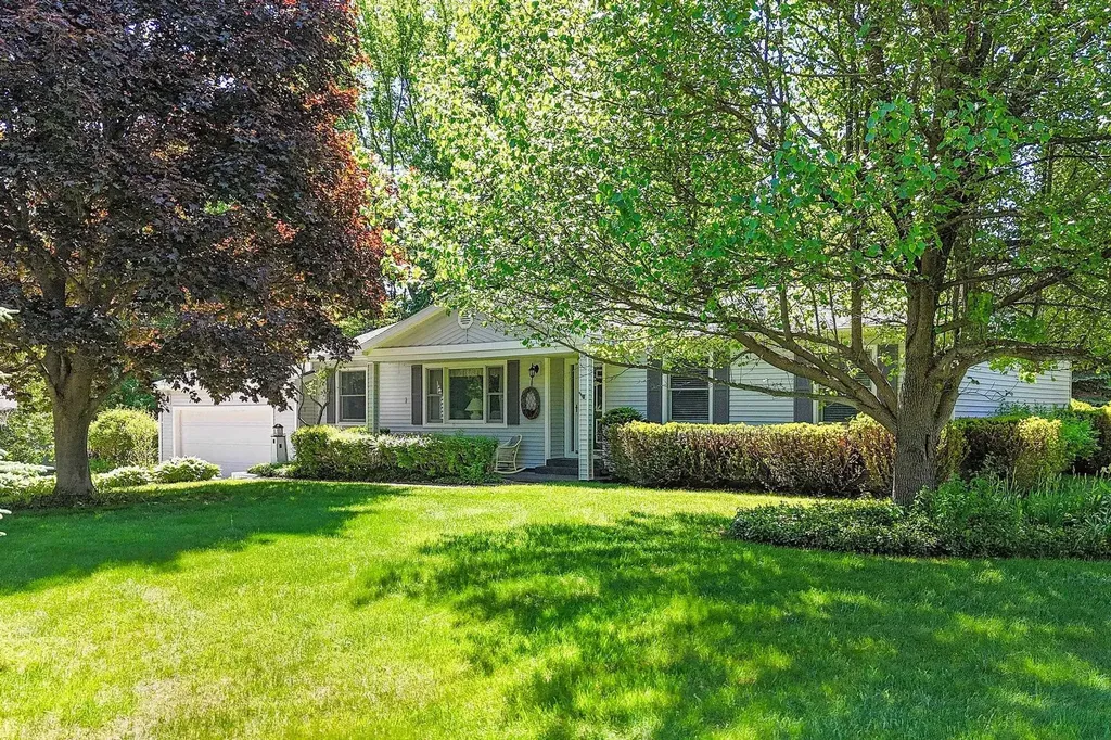 10062 E Claremont Drive Elmwood Charter Township MI 49684