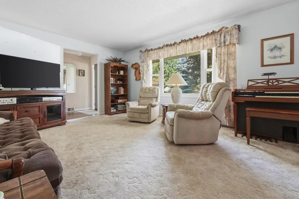 10062 E Claremont Drive Elmwood Charter Township MI 49684