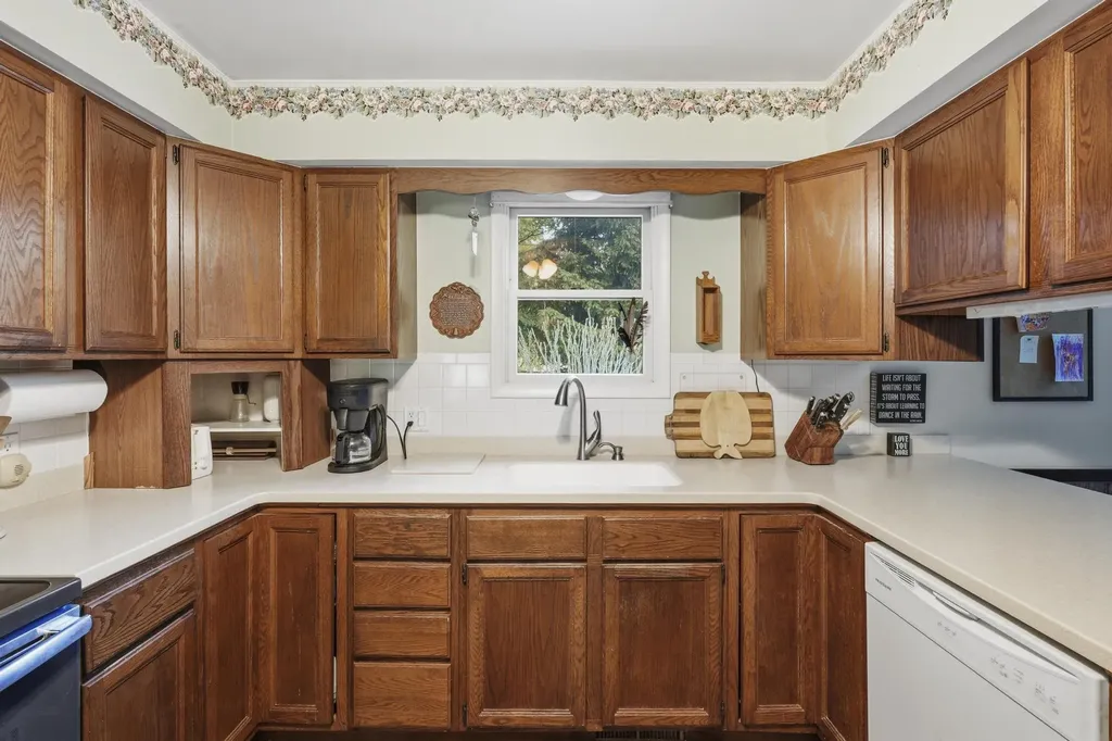 10062 E Claremont Drive Elmwood Charter Township MI 49684