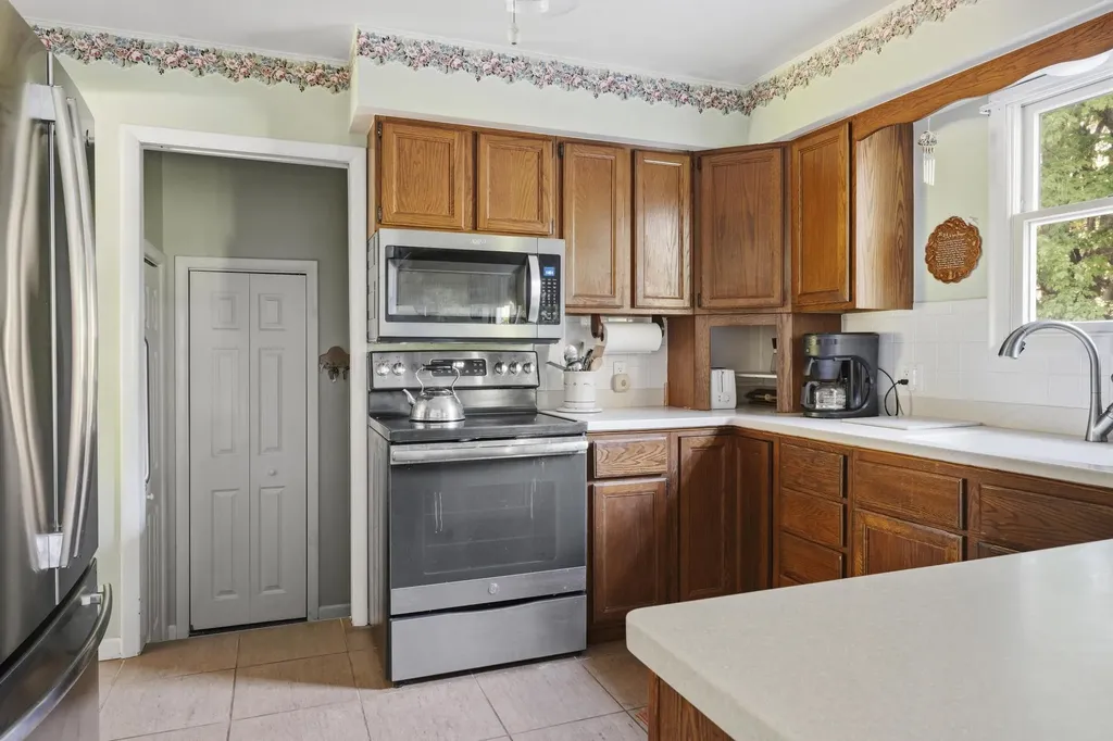 10062 E Claremont Drive Elmwood Charter Township MI 49684